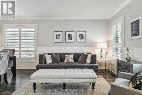 2278 Grand Oak Trail, Oakville (West Oak Trails), ON - Indoor Photo Showing Living Room