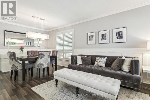 2278 Grand Oak Trail, Oakville (West Oak Trails), ON - Indoor Photo Showing Living Room