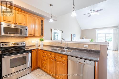 14 - 2165 Itabashi Way, Burlington (Tansley), ON - Indoor Photo Showing Kitchen With Double Sink