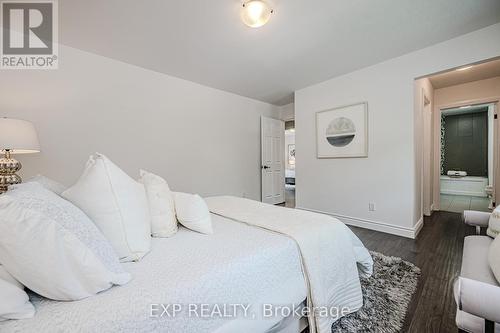 150 West 25Th Street, Hamilton (Westcliffe), ON - Indoor Photo Showing Bedroom