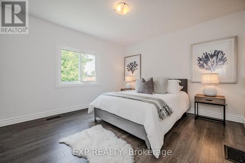 150 West 25Th Street, Hamilton (Westcliffe), ON - Indoor Photo Showing Bedroom