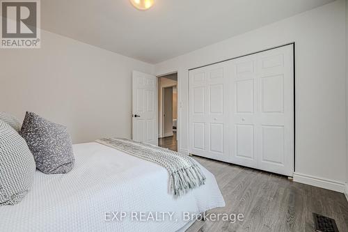 150 West 25Th Street, Hamilton (Westcliffe), ON - Indoor Photo Showing Bedroom