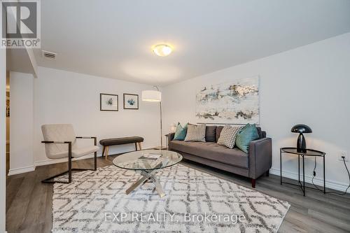 150 West 25Th Street, Hamilton (Westcliffe), ON - Indoor Photo Showing Living Room