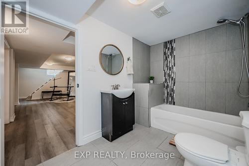 150 West 25Th Street, Hamilton (Westcliffe), ON - Indoor Photo Showing Bathroom