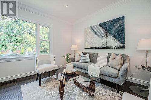 150 West 25Th Street, Hamilton (Westcliffe), ON - Indoor Photo Showing Living Room