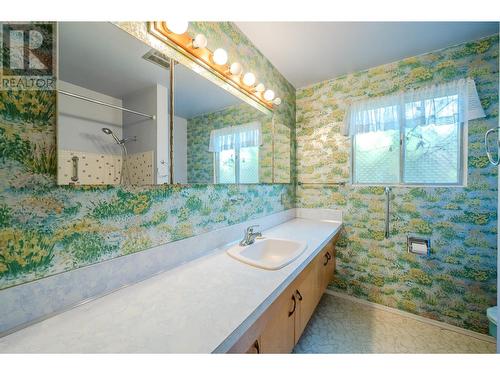 102 Derenzy Place, Penticton, BC - Indoor Photo Showing Bathroom