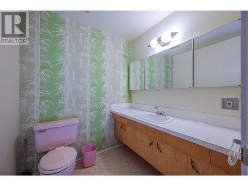 102 Derenzy Place, Penticton, BC - Indoor Photo Showing Bathroom