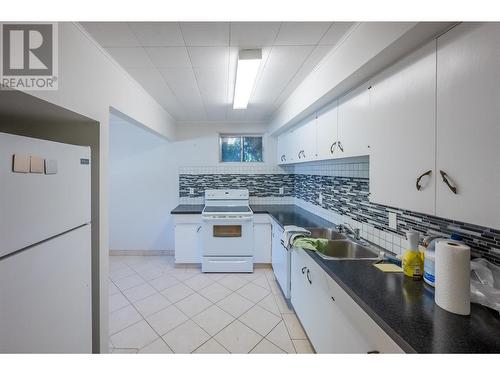 102 Derenzy Place, Penticton, BC - Indoor Photo Showing Kitchen With Double Sink