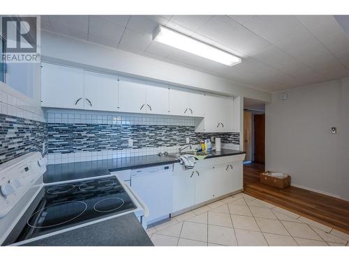 102 Derenzy Place, Penticton, BC - Indoor Photo Showing Kitchen