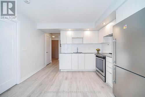 1306 - 225 Village Green Square, Toronto (Agincourt South-Malvern West), ON - Indoor Photo Showing Kitchen With Stainless Steel Kitchen