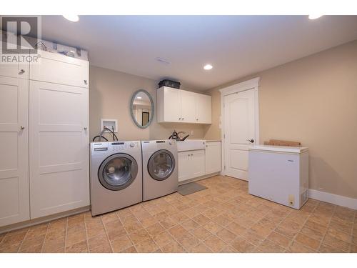 1746 Grandview Avenue, Lumby, BC - Indoor Photo Showing Laundry Room