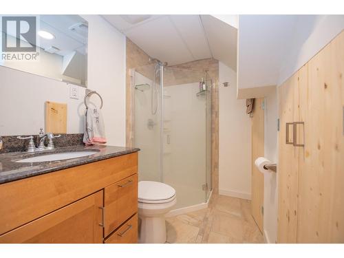 1746 Grandview Avenue, Lumby, BC - Indoor Photo Showing Bathroom