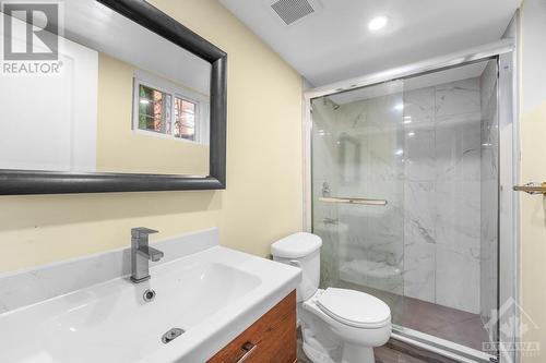 2196 Lenester Avenue, Ottawa, ON - Indoor Photo Showing Bathroom