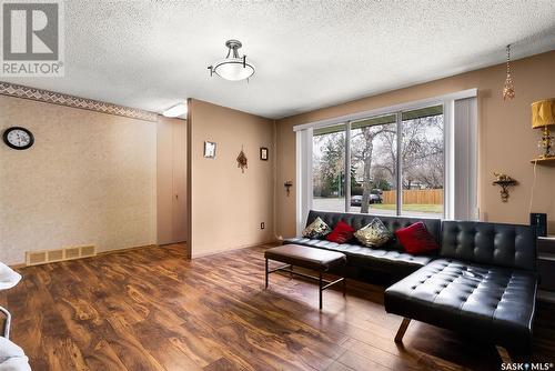 78 Aitken Crescent, Regina, SK - Indoor Photo Showing Living Room