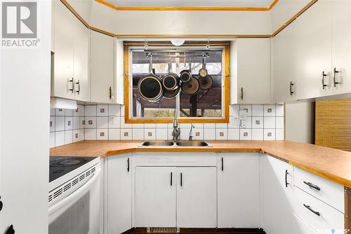 78 Aitken Crescent, Regina, SK - Indoor Photo Showing Kitchen With Double Sink