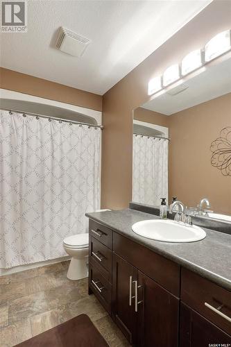 40 Guy Drive, Prince Albert, SK - Indoor Photo Showing Bathroom