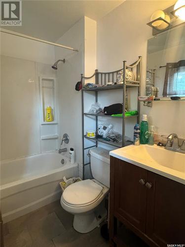 311 7Th Avenue E, Biggar, SK - Indoor Photo Showing Bathroom