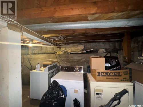 311 7Th Avenue E, Biggar, SK - Indoor Photo Showing Laundry Room