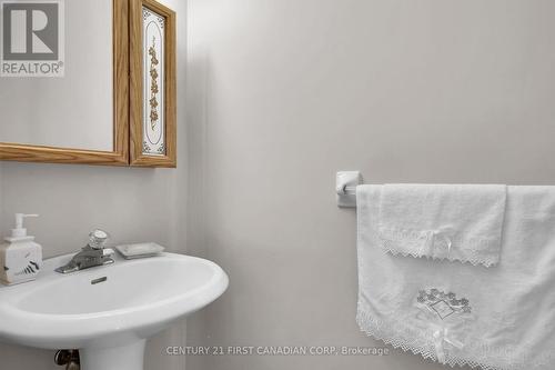 250 White Sands Drive, London, ON - Indoor Photo Showing Bathroom