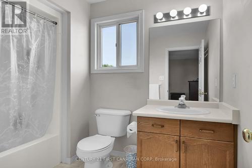 250 White Sands Drive, London, ON - Indoor Photo Showing Bathroom