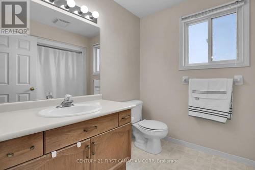 250 White Sands Drive, London, ON - Indoor Photo Showing Bathroom