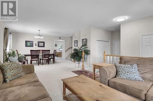 250 White Sands Drive, London, ON - Indoor Photo Showing Living Room