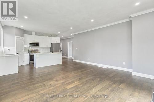 22909 Highbury Avenue, Middlesex Centre (Bryanston), ON - Indoor Photo Showing Kitchen