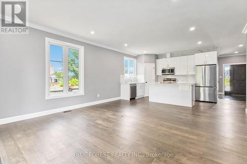 22909 Highbury Avenue, Middlesex Centre (Bryanston), ON - Indoor Photo Showing Kitchen With Stainless Steel Kitchen With Upgraded Kitchen