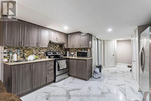 6 Runnymede Crescent, Brampton (Sandringham-Wellington), ON - Indoor Photo Showing Kitchen