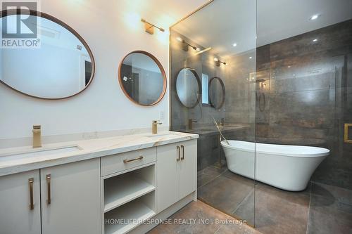 17A Pine Avenue N, Mississauga, ON - Indoor Photo Showing Bathroom