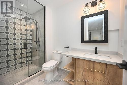 17A Pine Avenue N, Mississauga, ON - Indoor Photo Showing Bathroom