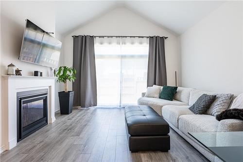 39 Cosmopolitan Common, St. Catharines, ON - Indoor Photo Showing Living Room With Fireplace