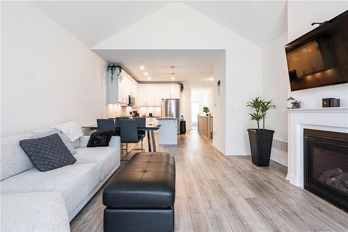 39 Cosmopolitan Common, St. Catharines, ON - Indoor Photo Showing Living Room With Fireplace