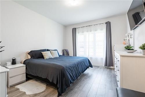 39 Cosmopolitan Common, St. Catharines, ON - Indoor Photo Showing Bedroom