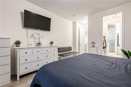 39 Cosmopolitan Common, St. Catharines, ON - Indoor Photo Showing Bedroom