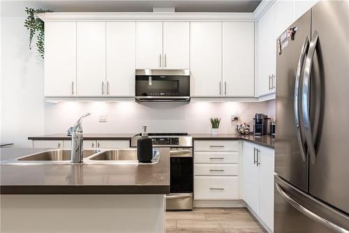 39 Cosmopolitan Common, St. Catharines, ON - Indoor Photo Showing Kitchen With Double Sink With Upgraded Kitchen