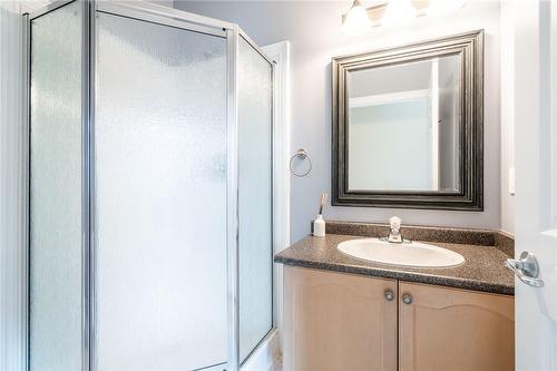 2165 Itabashi Way|Unit #14, Burlington, ON - Indoor Photo Showing Bathroom