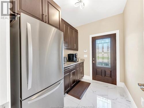 3916 Lasalle Woods Boulevard, Lasalle, ON - Indoor Photo Showing Kitchen