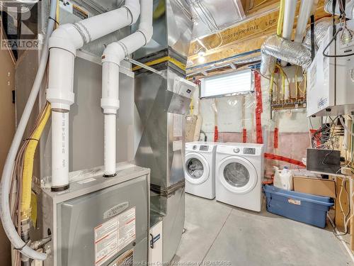 3916 Lasalle Woods Boulevard, Lasalle, ON - Indoor Photo Showing Laundry Room