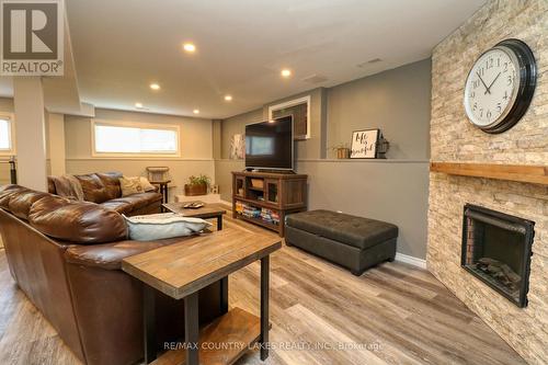 39 Greenwood Crescent, Kawartha Lakes, ON - Indoor Photo Showing Living Room With Fireplace