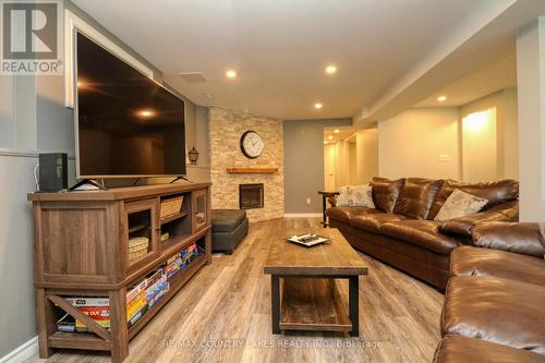 39 Greenwood Crescent, Kawartha Lakes, ON - Indoor Photo Showing Living Room With Fireplace