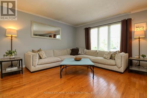 39 Greenwood Crescent, Kawartha Lakes, ON - Indoor Photo Showing Living Room