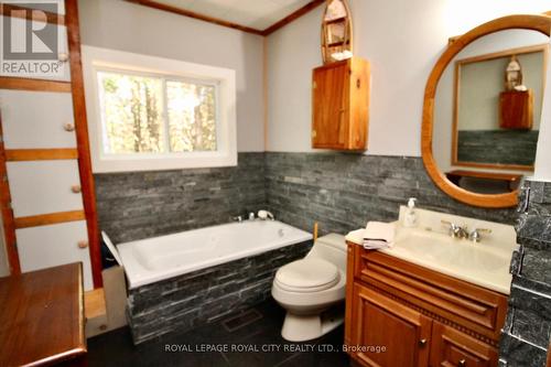 82 Mcivor Drive, Northern Bruce Peninsula, ON - Indoor Photo Showing Bathroom