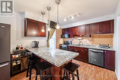 204 Country Club Drive, Guelph (Waverley), ON - Indoor Photo Showing Kitchen With Double Sink