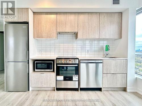 5210 - 395 Bloor Street E, Toronto (North St. James Town), ON - Indoor Photo Showing Kitchen With Upgraded Kitchen