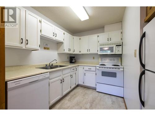 5369 Fernie Ski Hill Road Unit# 213, Fernie, BC - Indoor Photo Showing Kitchen With Double Sink