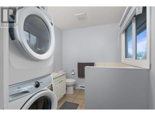 3702 22 Street, Vernon, BC - Indoor Photo Showing Laundry Room