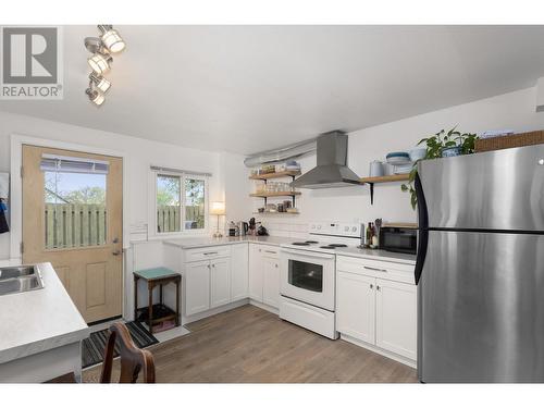 3702 22 Street, Vernon, BC - Indoor Photo Showing Kitchen With Double Sink