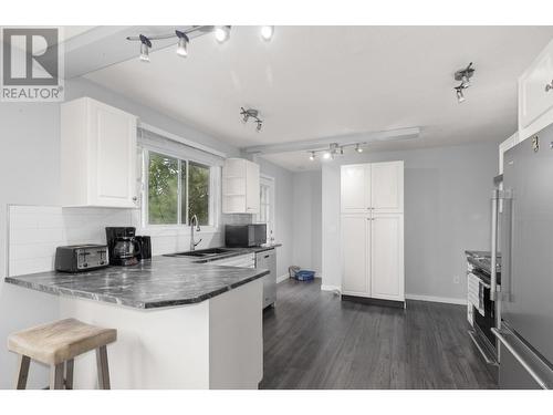 3702 22 Street, Vernon, BC - Indoor Photo Showing Kitchen