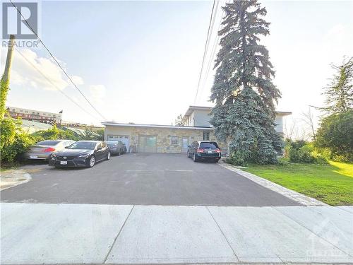 21. Driveway and Garage - 1196 Rainbow Street, Ottawa, ON 